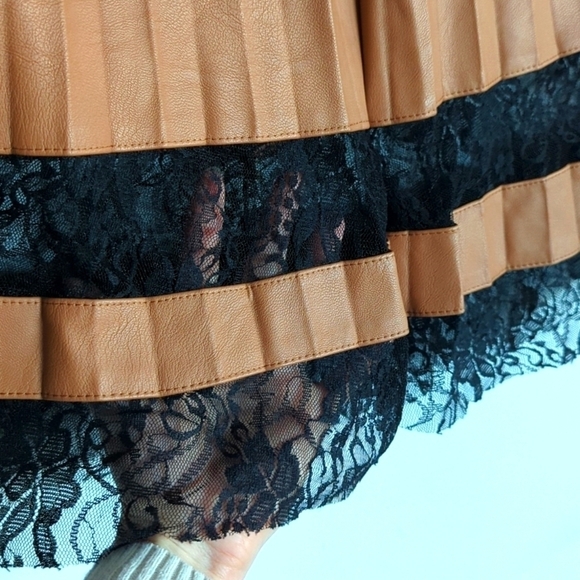 ⚡Host Pick⚡Italian Faux Leather Pleated Skirt  M - Picture 4 of 6